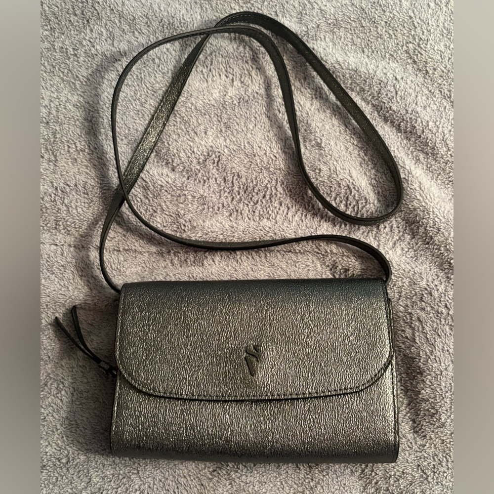 Simply Vera Vera Wang Signature Mini Crossbody Purse Shimmery Metallic Silver - Picture 2 of 5
